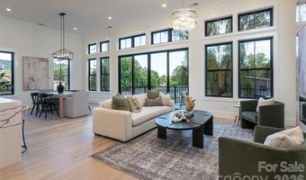 6 Dailey Dr, Asheville, NC 28801