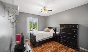 190 Lake Dr S, Algonquin, IL 60102