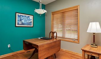 832 Red Hawk Way SE, Altoona, IA 50009