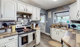 6615 Waterloo Rd, Atwater, OH 44201
