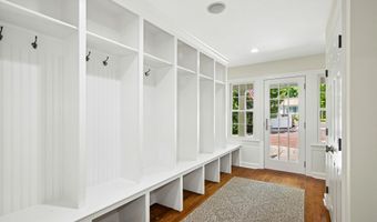 2 Knollwood Ln, Darien, CT 06820