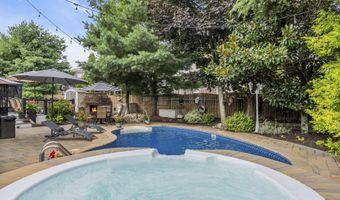 6 Surle Ct, Bayville, NJ 08721