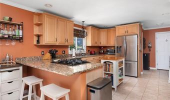 16 Taylor Ln, Warwick, RI 02886