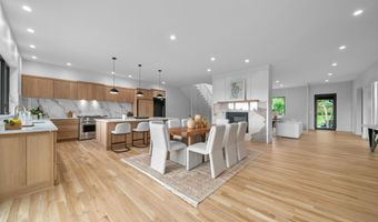 2777 Donna Dr, Columbus, OH 43220