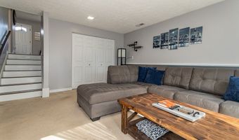 911 Lloyd Ave, Aurora, OH 44202