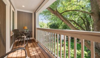 132 S GARFIELD St, Arlington, VA 22204