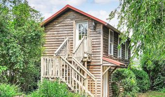 33 S 11TH St, Akron, PA 17501