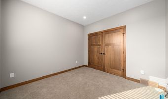 1012 S Nicholas Ave, Brandon, SD 57005
