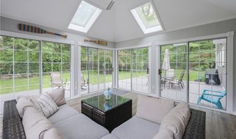 215 Adirondack Dr, East Greenwich, RI 02818