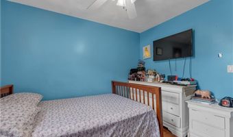8 Gale Ct, North Providence, RI 02904