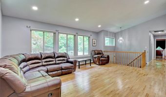 89 Regina Rd, Airmont, NY 10952