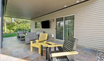 2055 Silver Maple Trl, North Liberty, IA 52317
