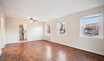 2040 N VERMONT St 105, Arlington, VA 22207