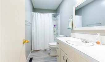 110 W Lakeshore Dr, McAlester, OK 74501