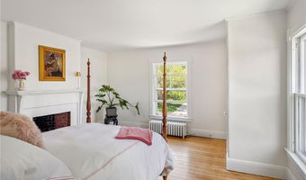 84 Rodman St, Narragansett, RI 02882