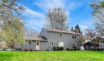 525 Skyline Dr, Algonquin, IL 60102