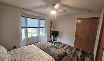 1204 Willow Dr, Aberdeen, SD 57401