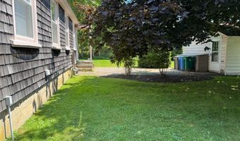 44 Crest St, Middletown, RI 02842