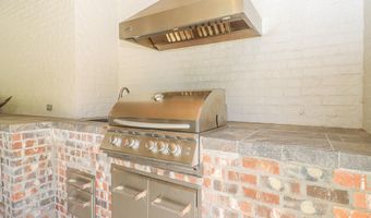 170 Fallen Oak Dr, Brandon, MS 39047