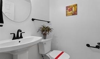 250 ASPEN St, Alexandria, VA 22305