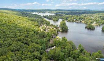 5 Fanwood Ct, West Milford, NJ 07421