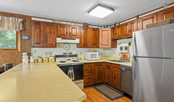 70 Meredith Ln, Barnstead, NH 03225