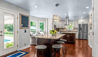 11806 E Arbor Dr, Anchorage, KY 40223