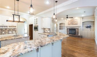 1611 NE Chapel Hill Dr, Bentonville, AR 72712