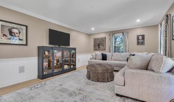 14 Bunker Hill Dr, Middletown, NJ 07748