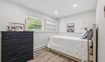 3 Birchcrest Dr, Danbury, CT 06811