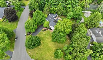 5 Beaver Pond Rd, Albany, NY 12211
