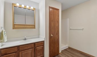 708 13th St SW, Altoona, IA 50009