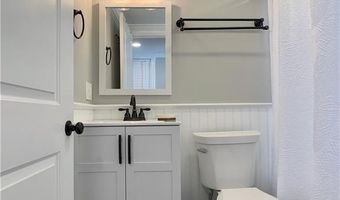 18 Sylvan St, Newport, RI 02840