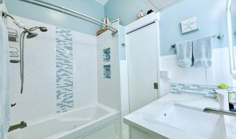 827 Kalalea St, Honolulu, HI 96825