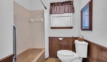 6296 Dickson Rd, Ardmore, OK 73401