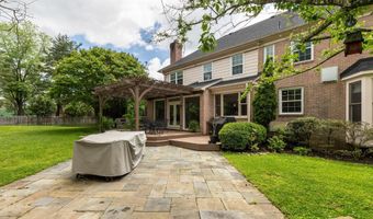 8809 SAUNDERS Ln, Bethesda, MD 20817