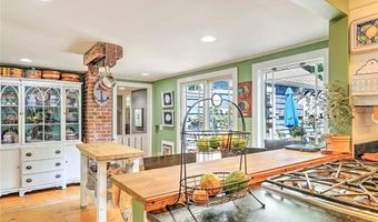44 Washington Rd, Barrington, RI 02806