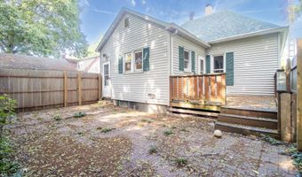 300 N Harshbarger St, Abingdon, IL 61410