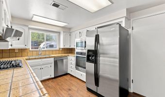 10840 Cedar St, Armona, CA 93202