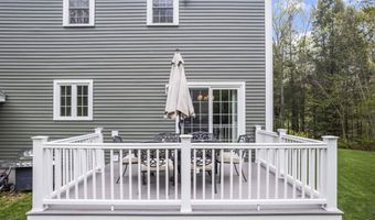 90 Village Place Dr, Barrington, NH 03825