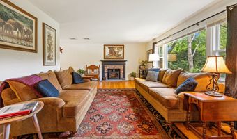44 Williamsburg Dr, Cheshire, CT 06410
