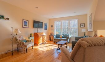 12 Oak Meadows Dr 12, Brookfield, CT 06804