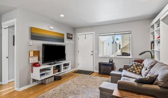 1527 NW Juniper St Apt 2, Bend, OR 97703