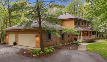 326 Greentree Ln NE, Ada, MI 49301