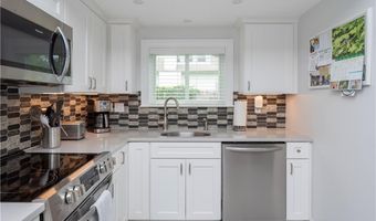 203 Fenner Ave 5, Middletown, RI 02842