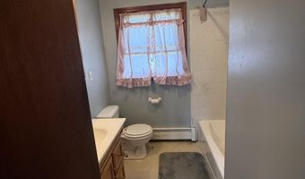 574 Hopping Rd, Belford, NJ 07718