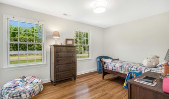 2 Knollwood Ln, Darien, CT 06820