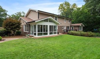 21 Meadowbrook Country Club Est, Ballwin, MO 63011