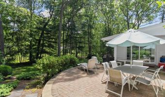 58 Sycamore Dr, East Greenwich, RI 02818
