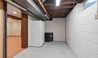 916 Whitney Dr, Apple Valley, MN 55124